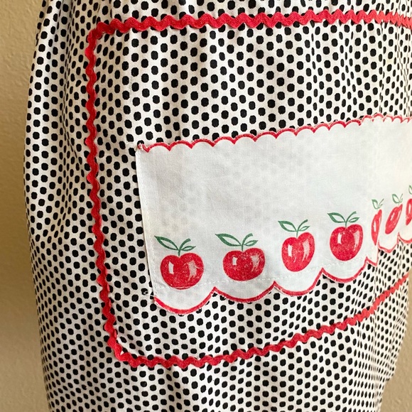 Apron ~ Vintage ~ Half Hostess Style ~ Black & White Polka Dots ~ Red Apples - Picture 3 of 6